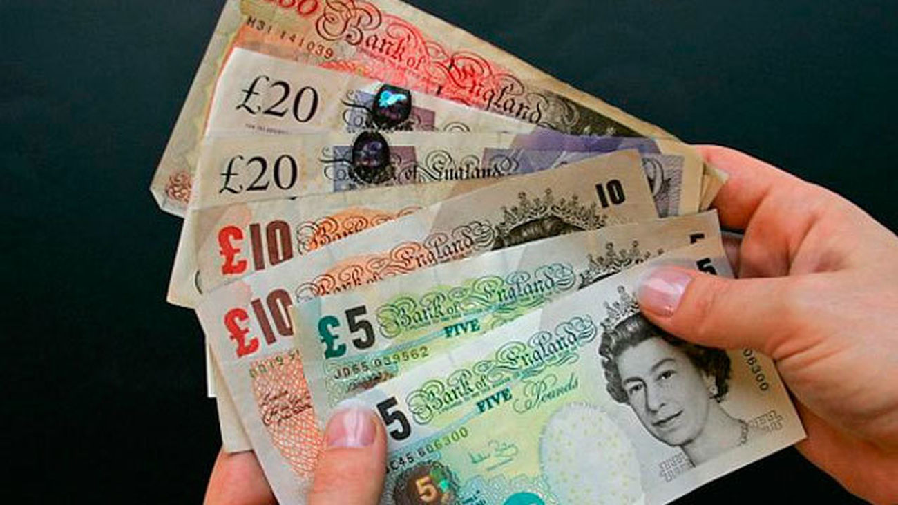 La Libra Baja De 1 31 Dólares Por Primera Vez En Tres Décadas