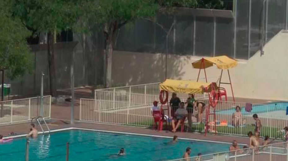 Nudismo En La Piscina De Pe Uelas