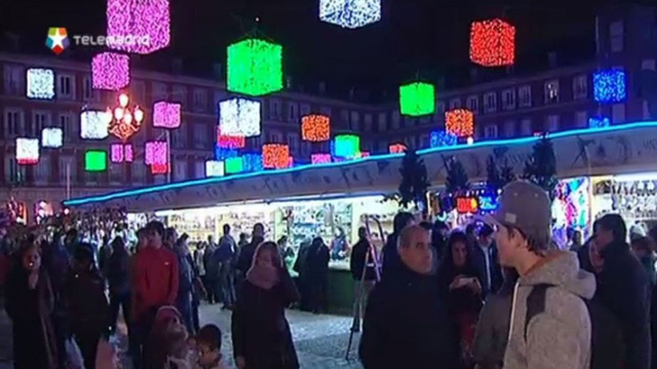 Los Comercio Madrileño La Navidad Animan Turistas El De orxCBWde