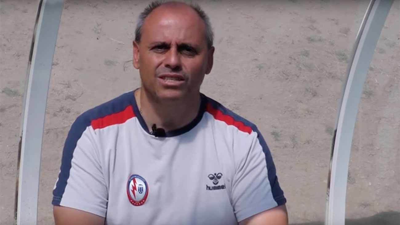 El segundo entrenador del Rayo Majadahonda, Juanvi Peinado