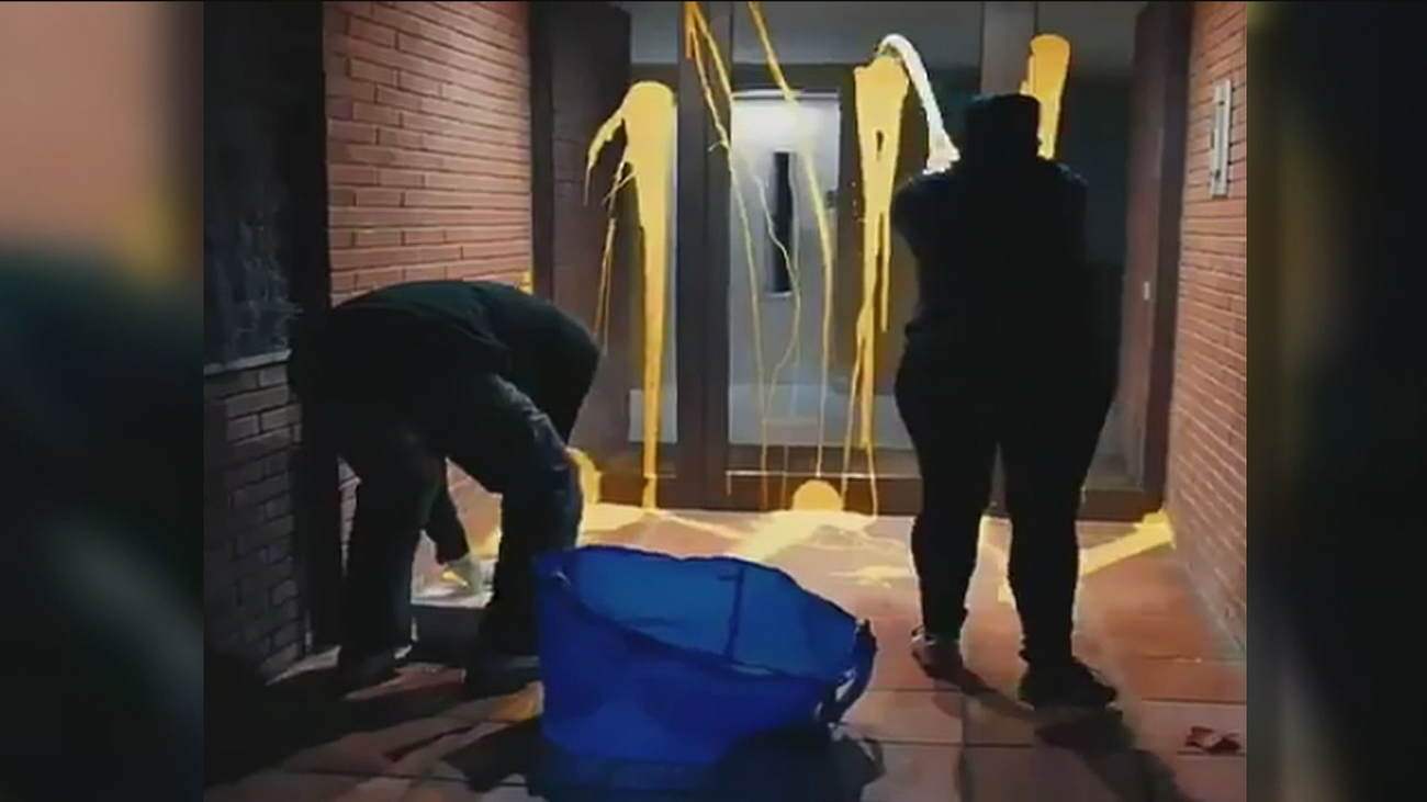 Independentistas de Arran atacan con pintura la casa del juez Pablo Llarena