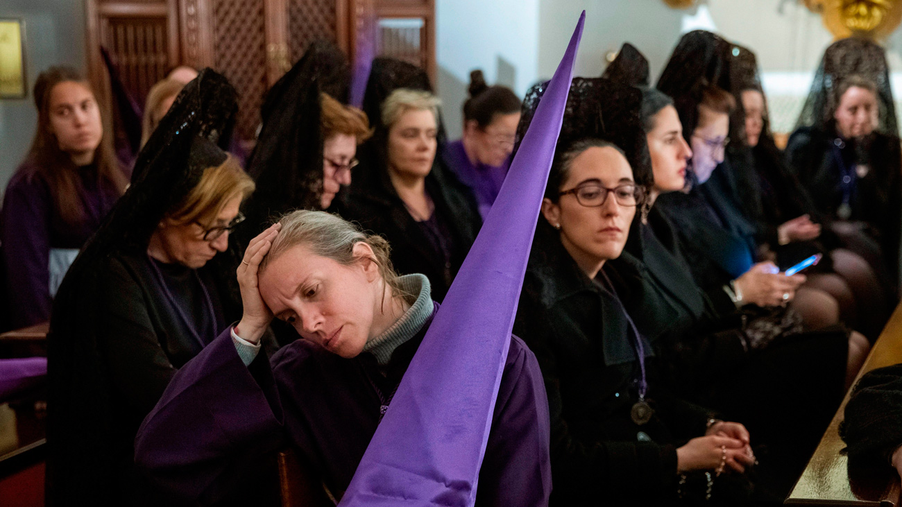 La lluvia desluce el Jueves Santo en Madrid y cancela sus procesiones