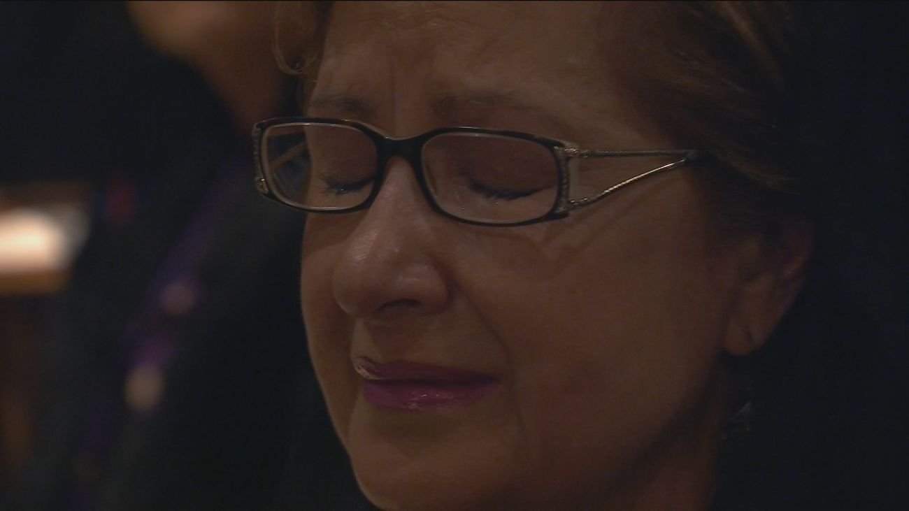 Lágrimas en la Iglesia de San Pedro el Viejo, con la música de fondo