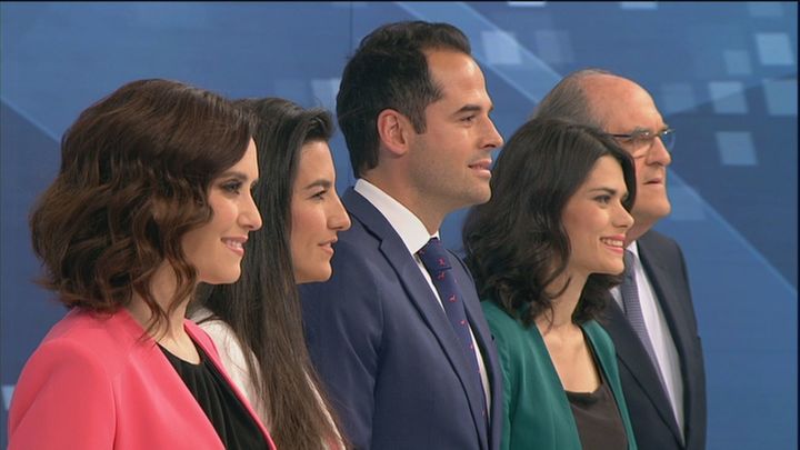 Visión de perfil de los cinco candidatos a la Comunidad de Madrid, antes del debate en Telemadrid