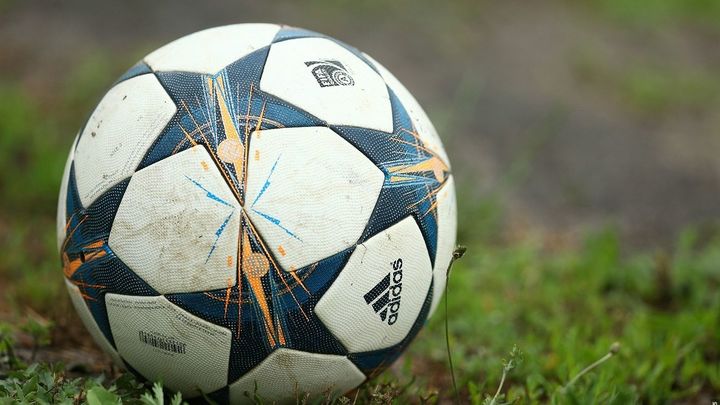Un balón de fútbol (WIKIPEDIA)