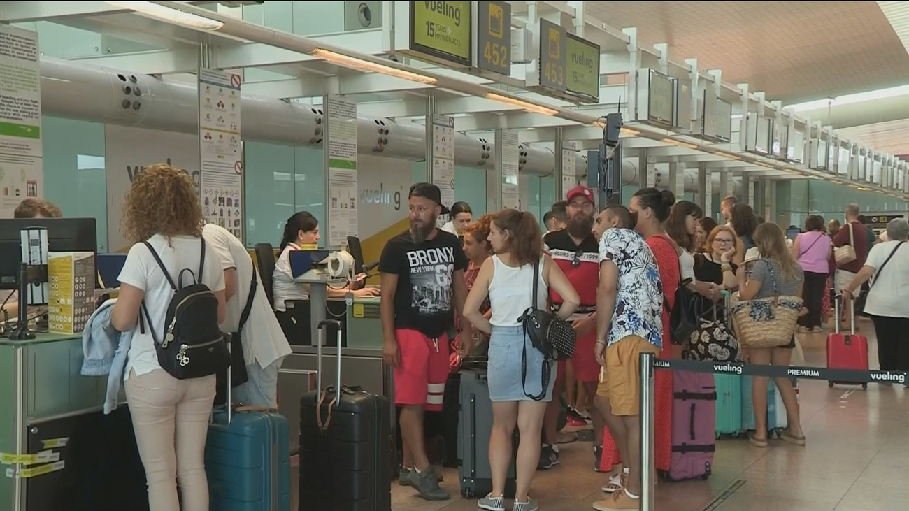 ¿Qué hago para recuperar mi dinero si se cancela o retrasa mi vuelo?