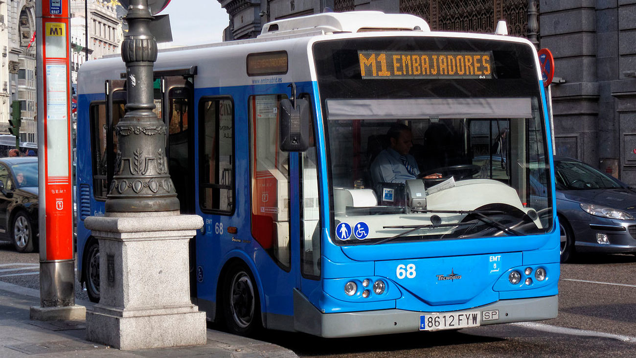 Un hombre detenido por insultos racistas y agresión en un autobús de la EMT