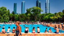 El contagio en el agua de piscinas y playas es "poco probable"