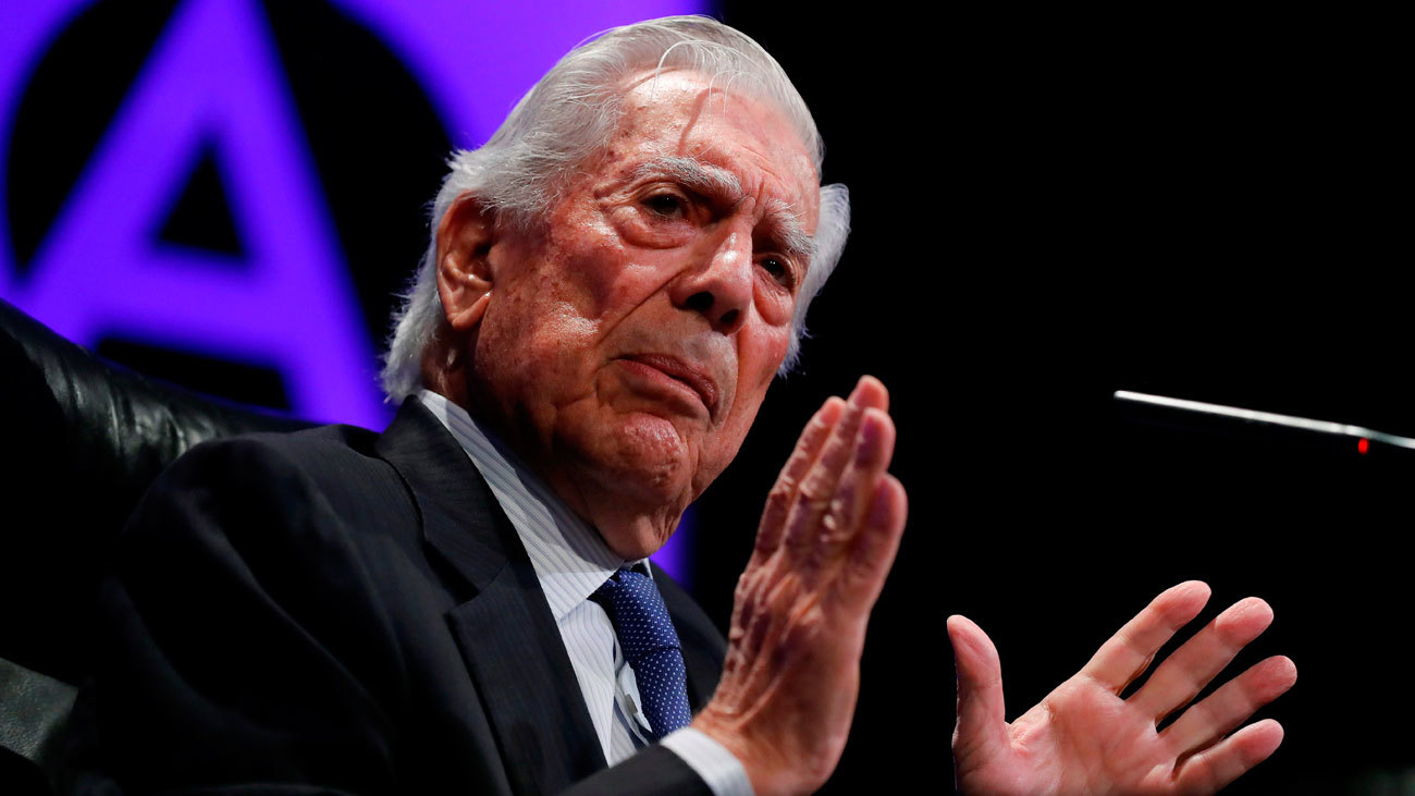 El Premio Nobel de Literatura, Mario Vargas Llosa, durante la presentación de su nueva novela, 'Tiempos recios'