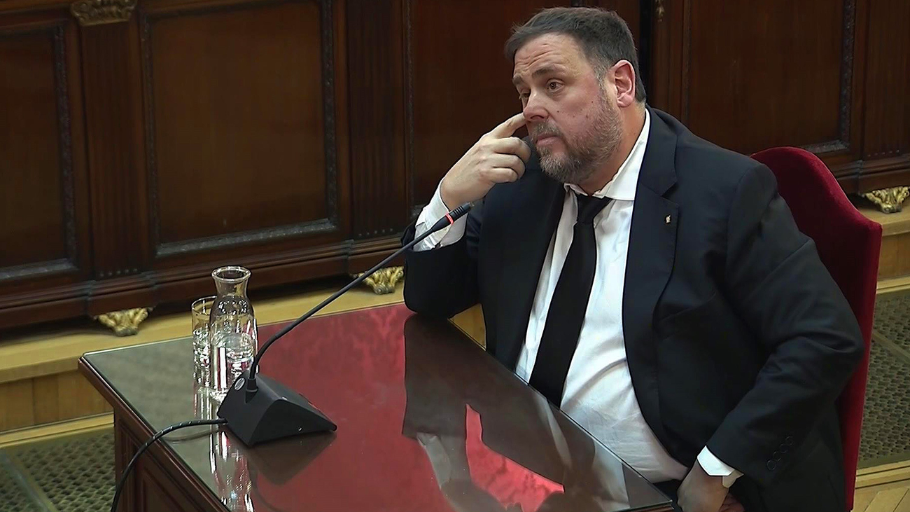 ORIOL JUNQUERAS: 13 años de prisión y otros tantos de inhabilitación absoluta por un delito de sedición en concurso medial con un delito de malversación agravado por razón de su cuantía.