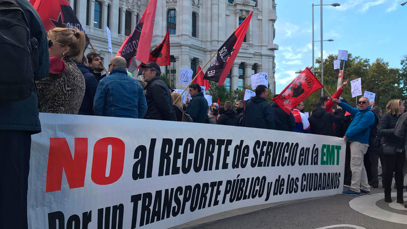 Los trabajadores de la EMT convocan cuatro paros en noviembre y huelga