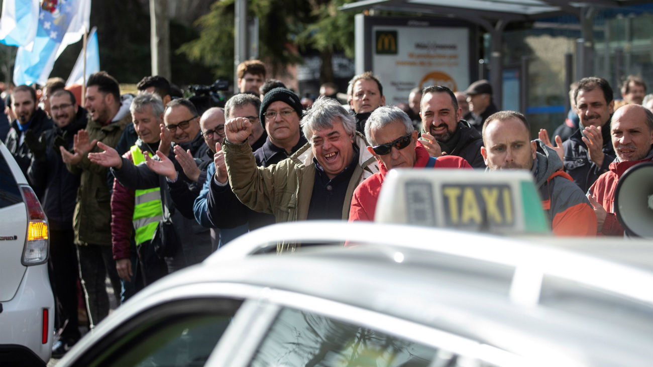 Los taxistas exigen una precontratación de una hora para los VTC