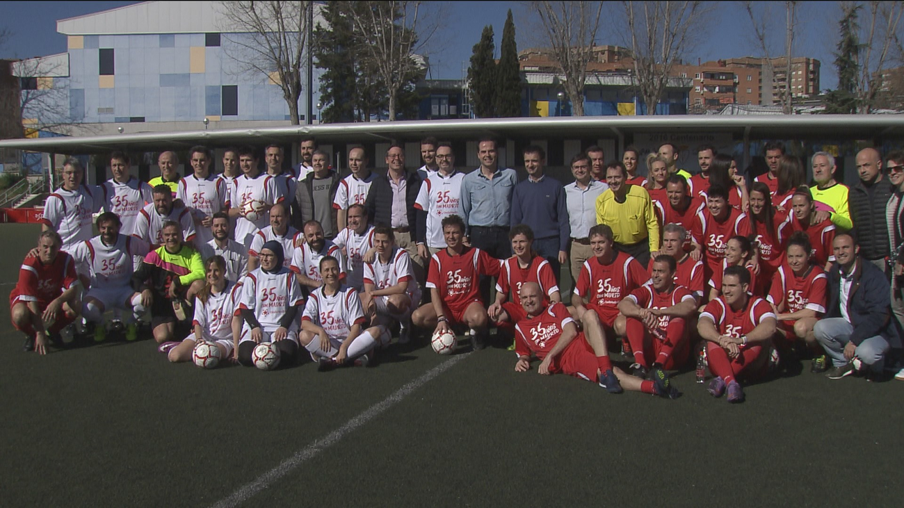 Políticos y periodistas firman tablas en el 35.º aniversario de Onda Madrid