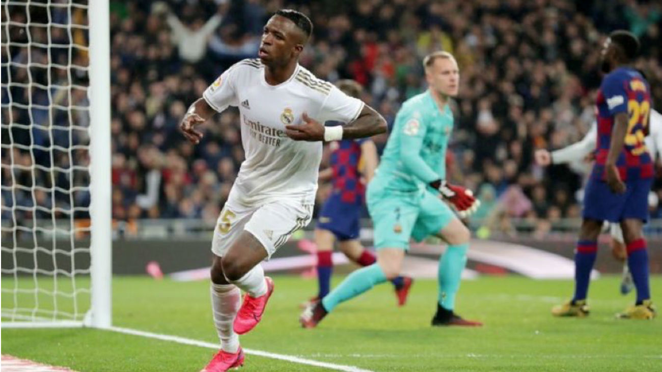 Vinícius ante el FC Barcelona
