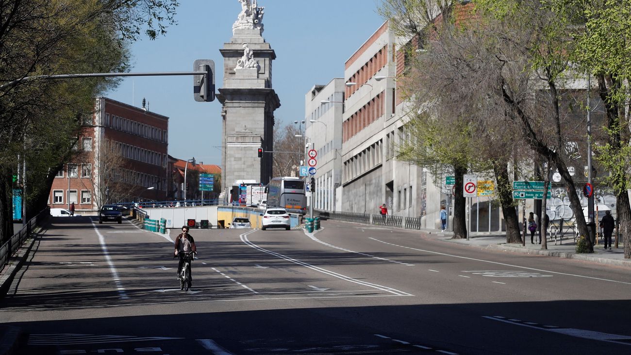 Vista de la calle de Toledo, en el centro de la capital, prácticamente vacía