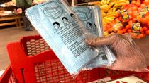 Los supermercados hacen negocio con las mascarillas
