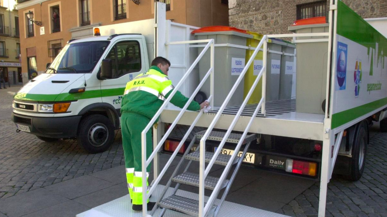 Uno de los puntos limpios móviles de Madrid