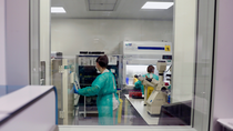 Primeras denuncias por no trasladar a ancianos enfermos con Covid-19 de residencias a hospitales