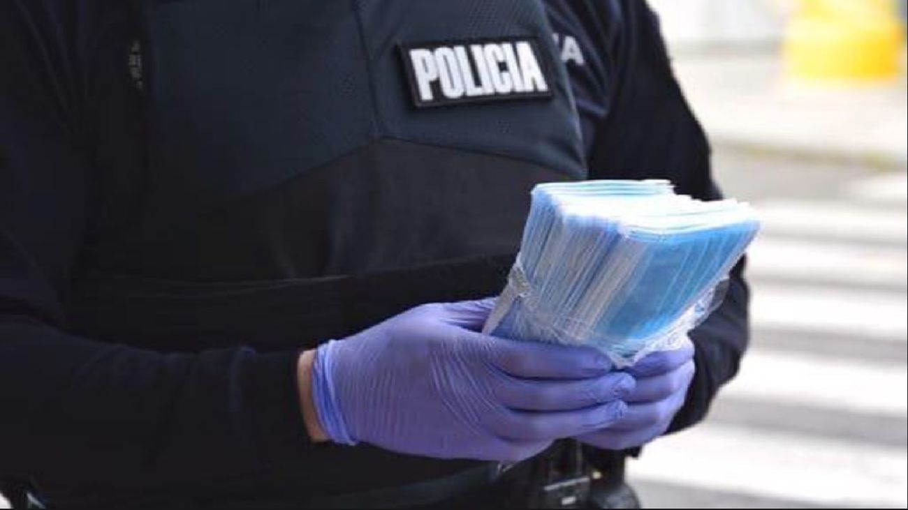 Reparto de mascarillas en Alcalá de Henares