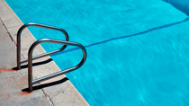 Casi 500 euros semanales por desinfectar la piscina de coronavirus