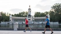 El Retiro y ocho parques mantendrán zonas balizadas tras activarse alerta amarilla por altas temperaturas