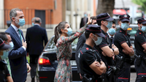 Los reyes visitan Bilbao mientras continúa la polémica con el rey emérito
