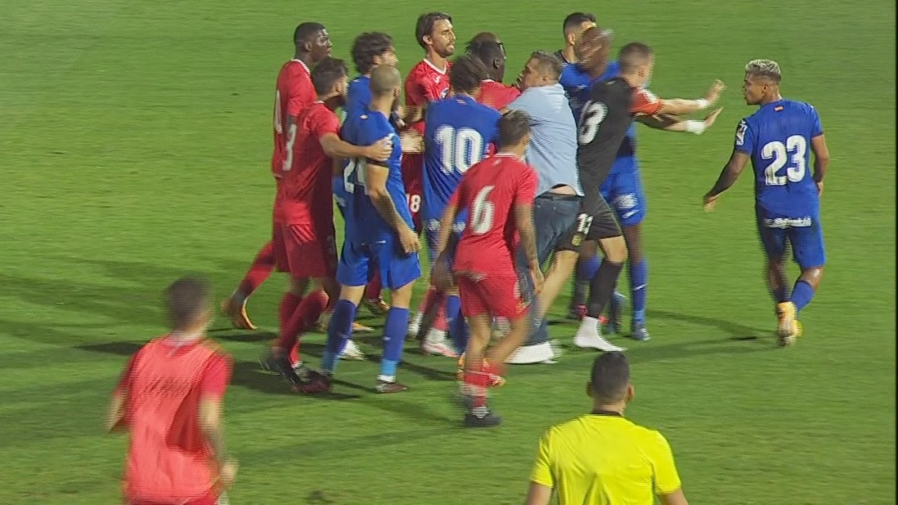 Así fue la tangana en el Fuenlabrada-Getafe