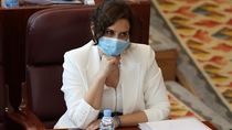 Ayuso retrasa la rueda de prensa para anunciar medidas por su "complejo examen jurídico"