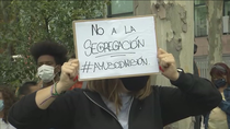Cientos de personas protestan en Usera y La Latina por lo que consideran un confinamiento clasista