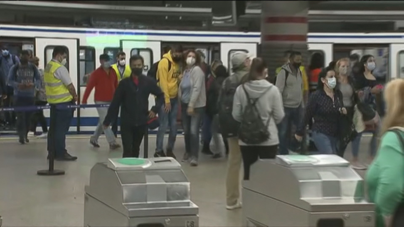 Refuerzo de transportes en los municipios afectados aunque los viajeros señalan demoras por los controles