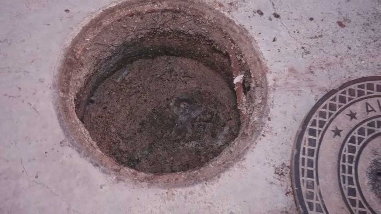 Suciedad y malos olores en el alcantarillado de Humanes
