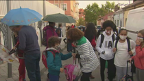 Peligro de atropello a las puertas del colegio Lope de Vega por la estrechez de la acera