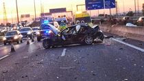 Muere atropellado en la M-45 tras salir de su coche por una avería