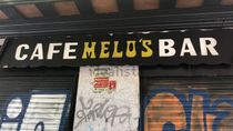 Adiós a las 'zapatillas' del bar Melo's en Lavapiés
