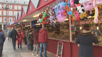 Madrid mantiene su tradicional mercadillo de Navidad de la Plaza Mayor