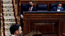 Abascal pide acabar con la "anomalía política" del Gobierno de Sánchez, que critica a Vox por querer "dividir"