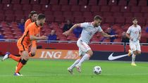 1-1. España empata con Holanda con un gol Canales y el debut de Llorente