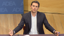 Uno puede ser "laxo" al negociar "pero tiene que tener dignidad", asegura Albert Rivera