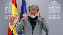 El Consejo General de Colegios de Médicos pide el cese de Fernando Simón