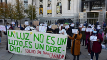 Vecinos de la Cañada Real protestan en Cibeles para pedir una "solución" a sus cortes de luz