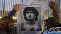 Multitudinaria despedida a Maradona en la Casa Rosada
