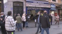 Colas desde las cinco y media de la mañana en Doña Manolita