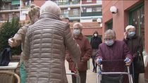 Cerca del 90 % de los mayores y profesionales de residencias españolas piden vacunarse contra el Covid
