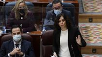 Ayuso avanza que Madrid no impedirá salir o entrar en Navidad para ver a familiares ni cerrará bares o comercios