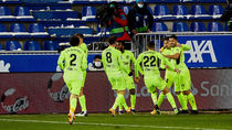 1-2. Suárez salva a un Atlético líder en el minuto 90 frente al Alavés