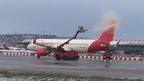 El aeropuerto de Barajas, preparado ante la amenaza de ‘Filomena’ que ya ha cancelado algunos vuelos