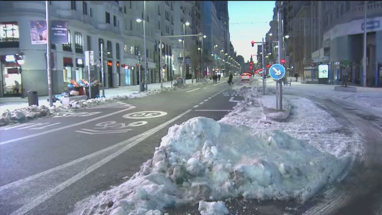 Un total de 2.443 calles de Madrid ya están limpias de nieve