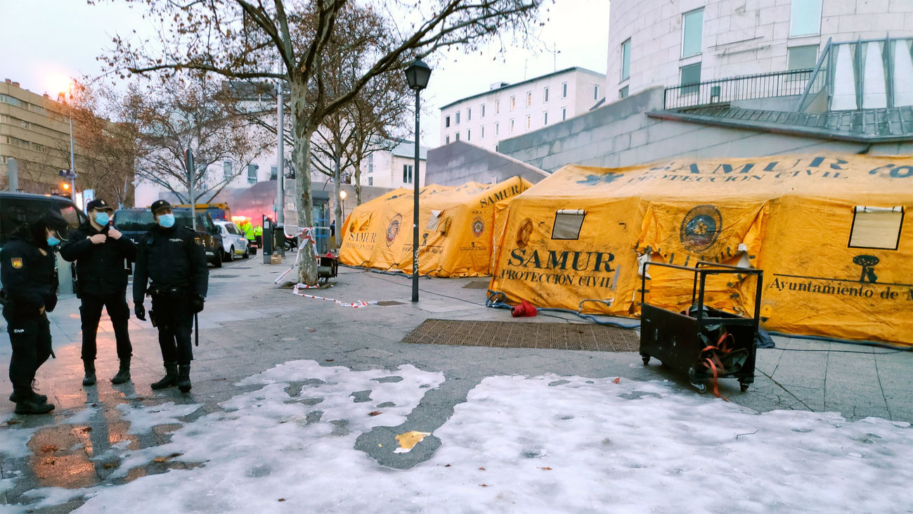 Puesto avanzado del SAMUR instalado en la Puerta Toledo